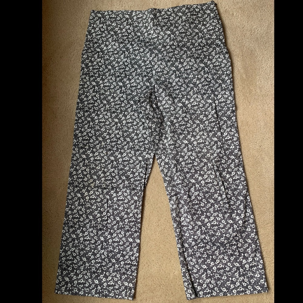 New Frontier Black/White Floral Pants Size 12